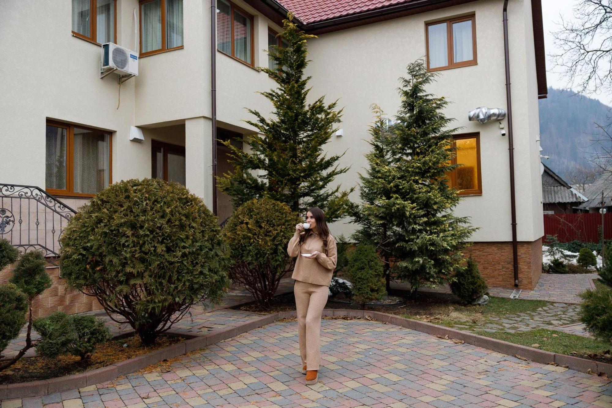 Gostyniy Dvir Synevir Hotel Synevyr Eksteriør billede
